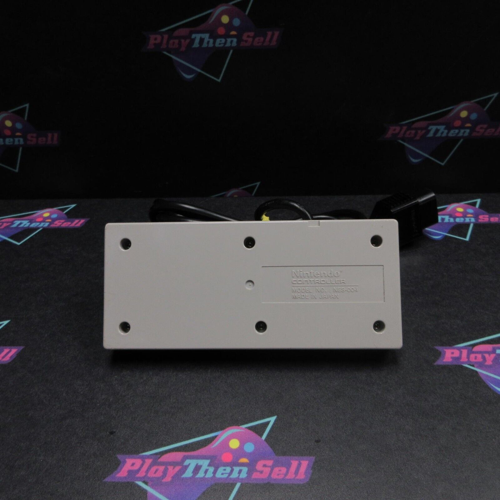 - Nintendo NES-004 Controller OEM Authentic - Good Condition - Refurbished