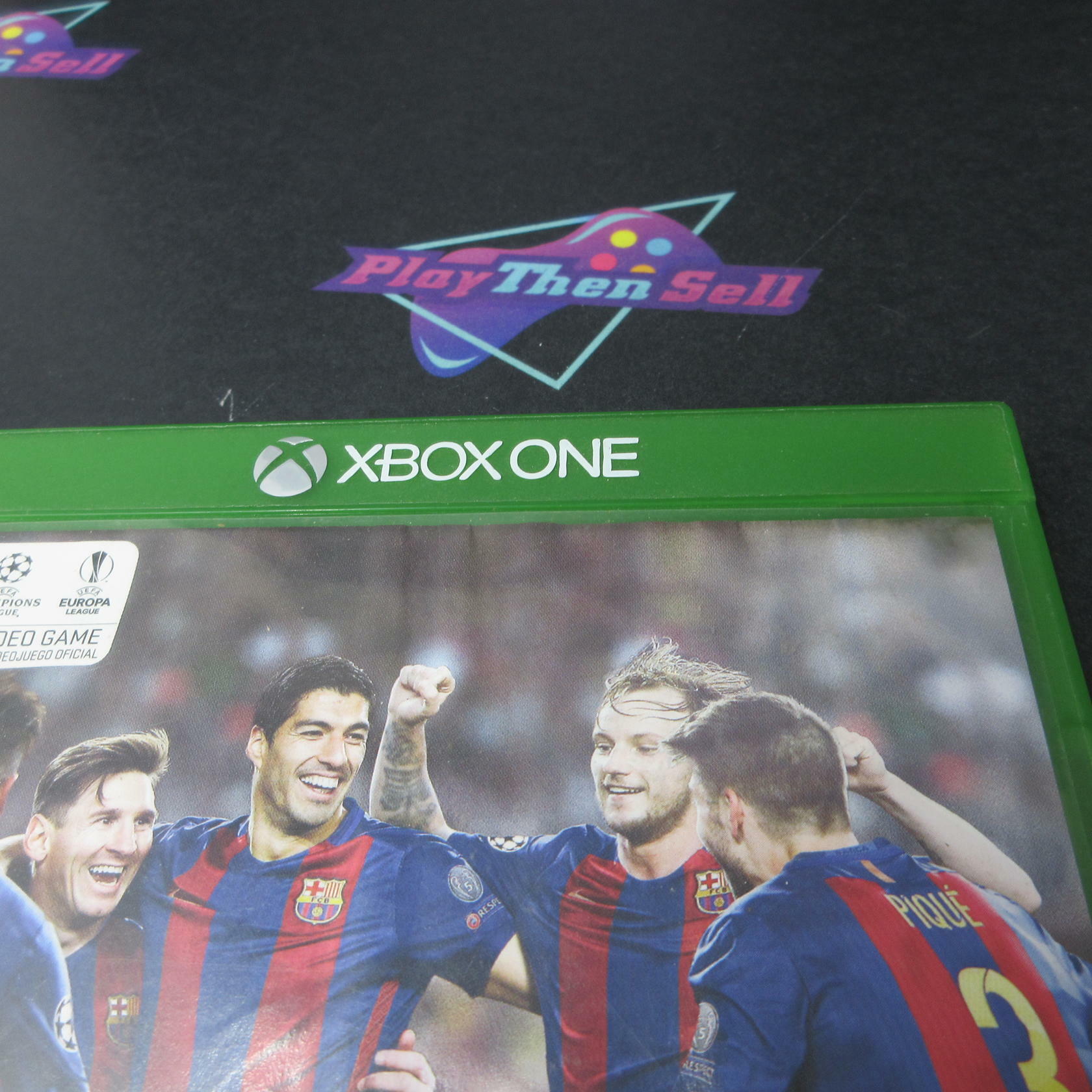 Pro Evolution Soccer 2017 Xbox One AD Complete CIB - Very Good