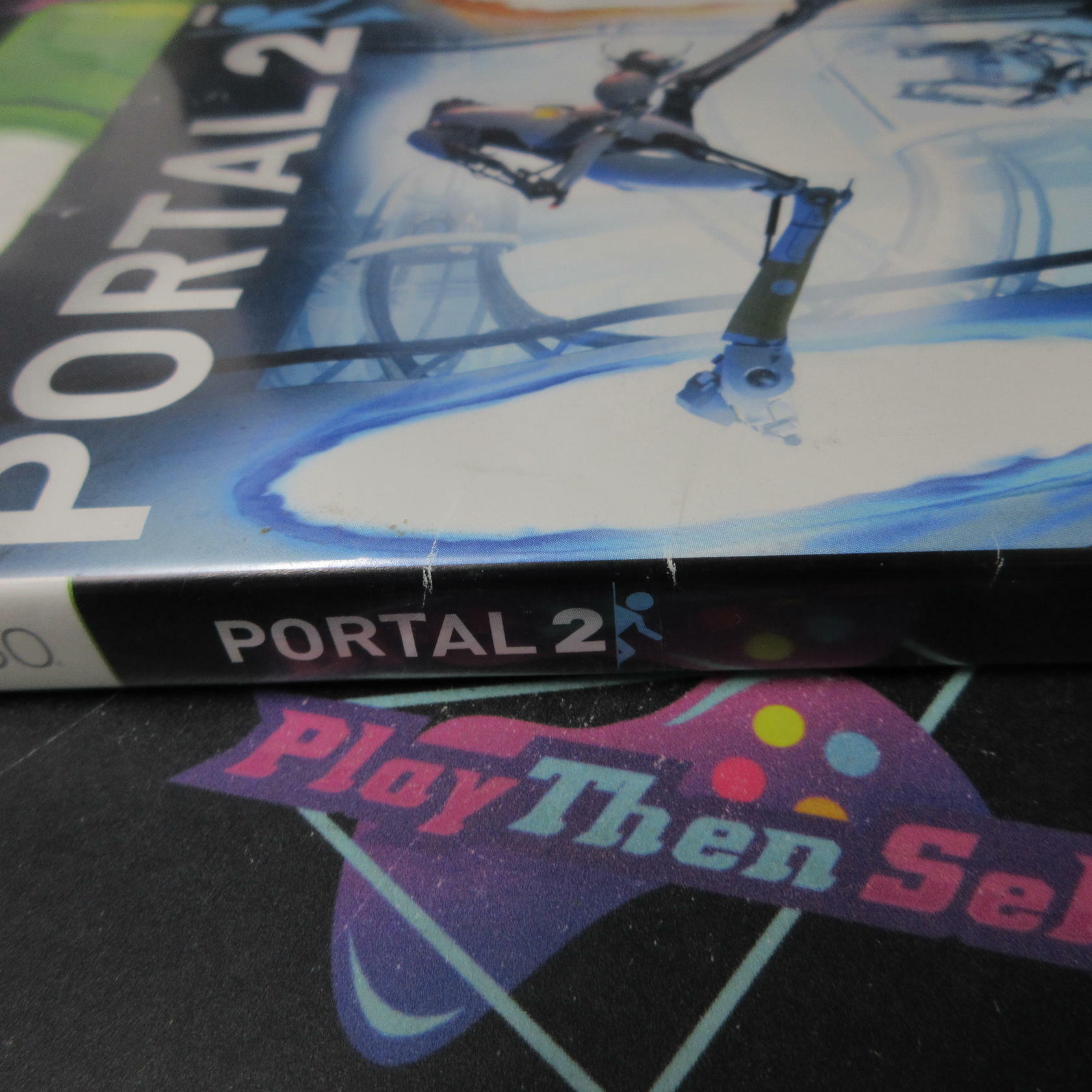 Portal 2 Xbox 360 AD/NM - Very Good