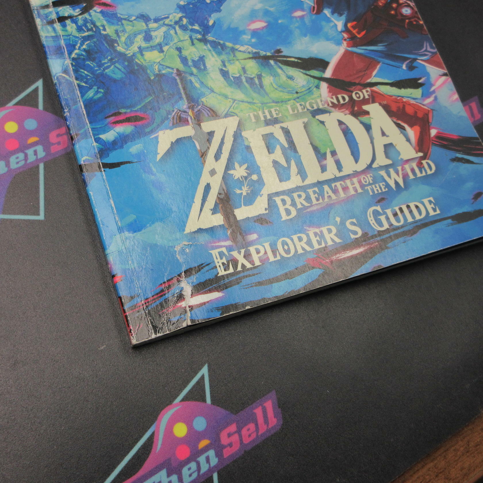 Legend of Zelda Breath of the Wild Explorer's Guide Book - See Pics - Good