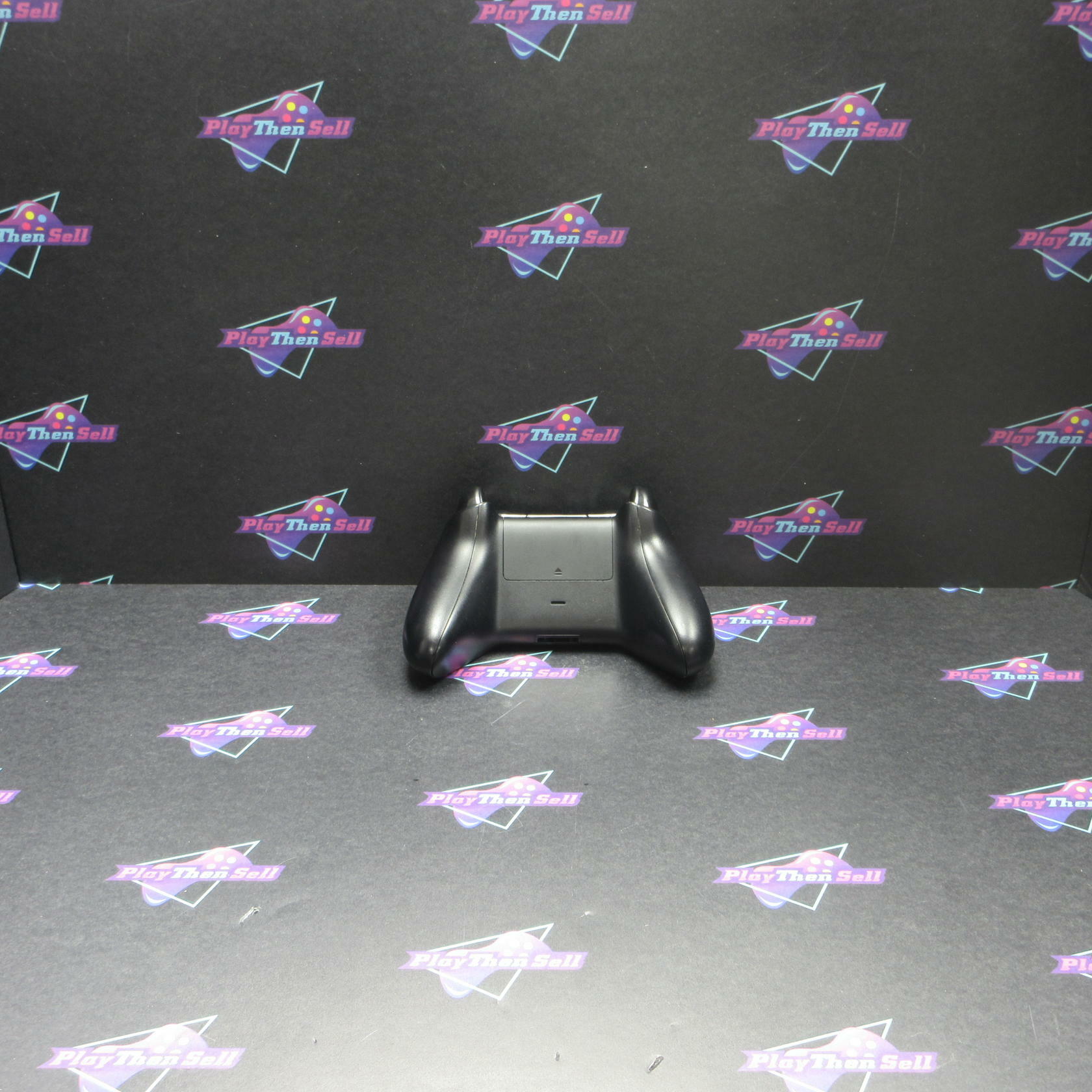 Microsoft Xbox One Console Model 1540 500GB + Controller - Good