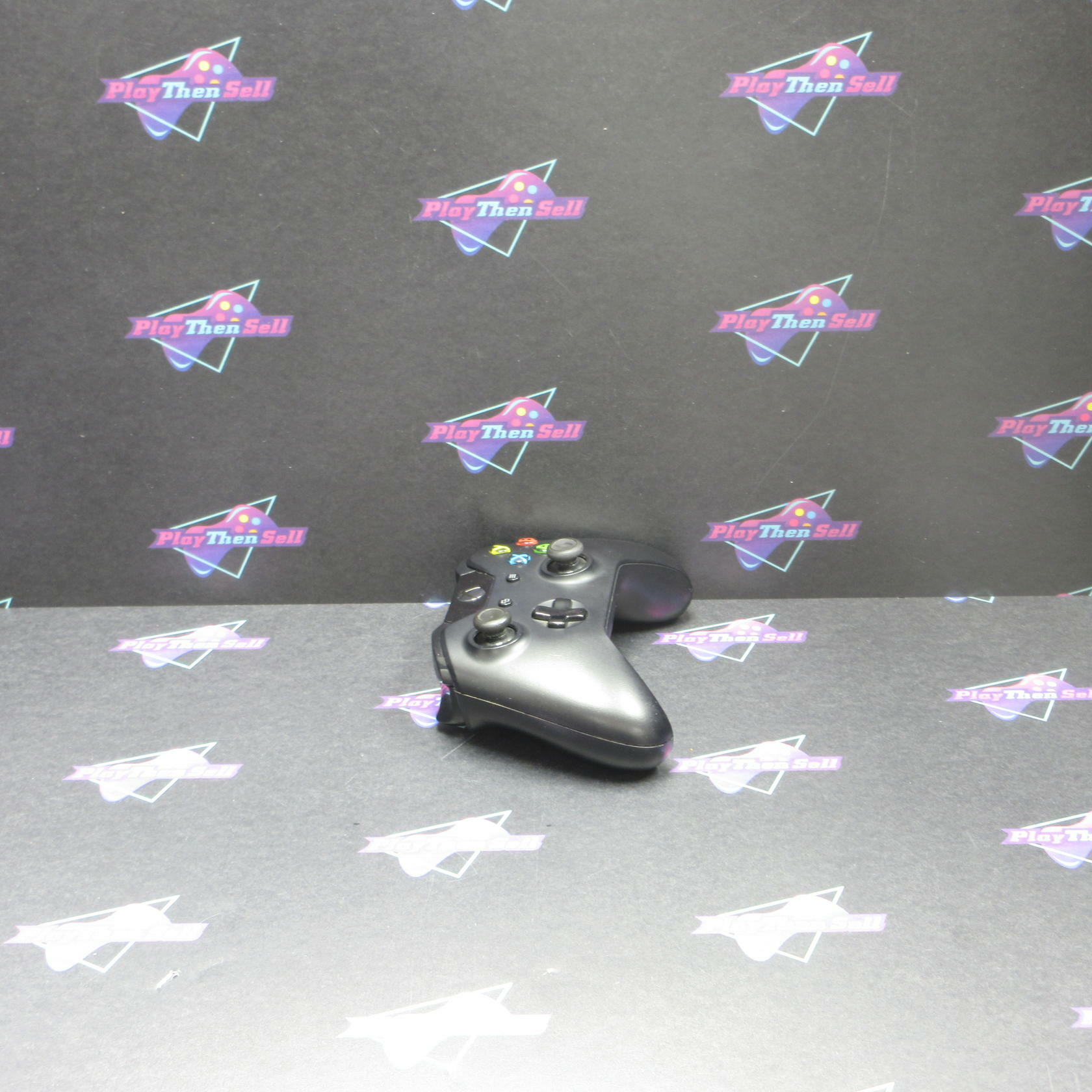 Microsoft Xbox One Console Model 1540 500GB + Controller - Good