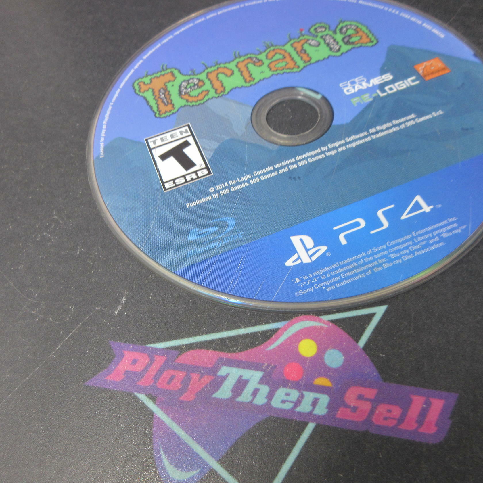 Terraria PS4 PlayStation 4 DD Complete CIB - Very Good