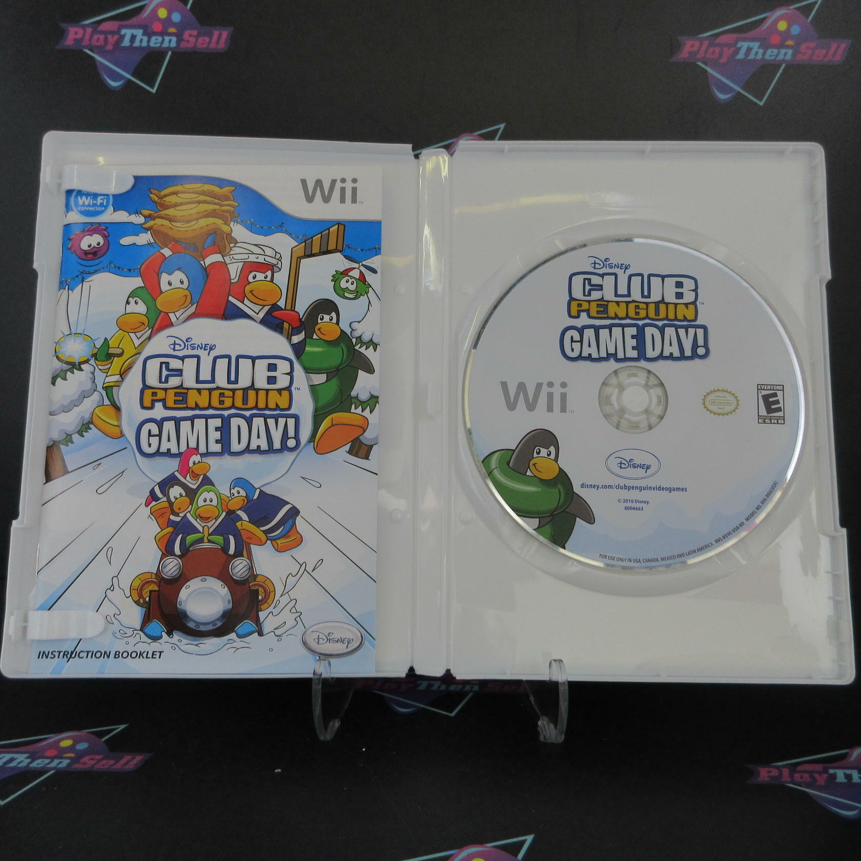 Club Penguin Game Day! Nintendo Wii - Like New