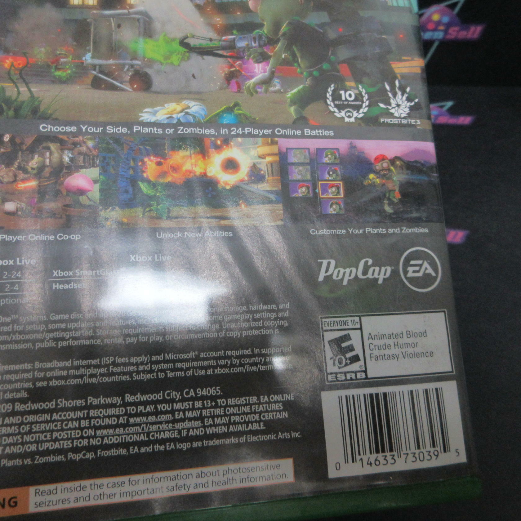Plants vs Zombies Garden Warfare Xbox One AD Complete CIB - Very Good